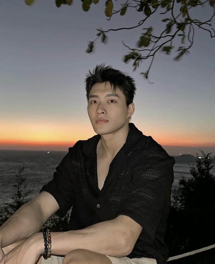 ảnh hotboy TikTok mặc áo đen bí ẩn