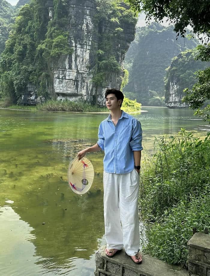 ảnh hotboy TikTok mặc áo sơ mi mở cúc