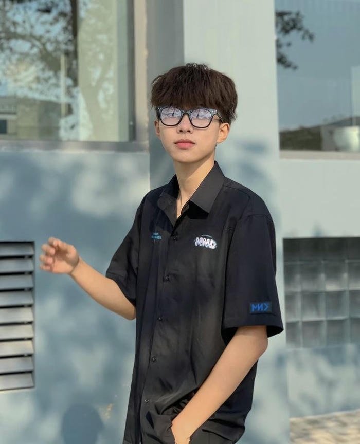 ảnh hotboy TikTok mặc đồ thể thao khỏe khoắn