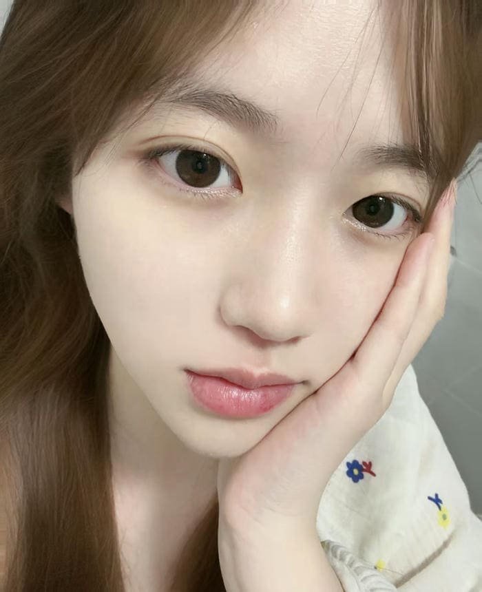 ảnh mặt mộc của cô gái mang nét tự nhiên cuốn hút