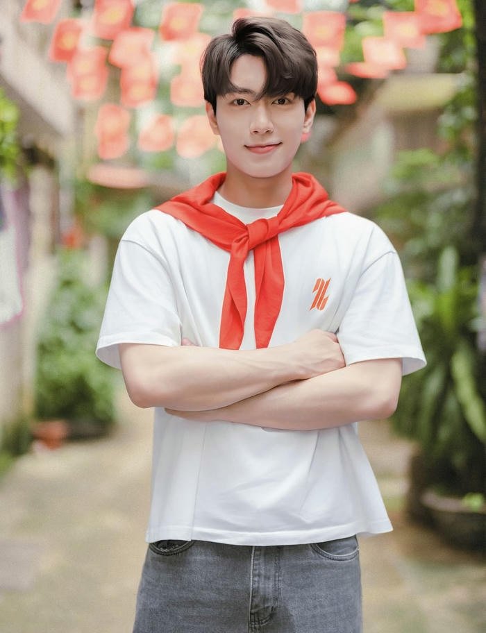 ảnh trai TikTok Việt Nam đang cười tươi