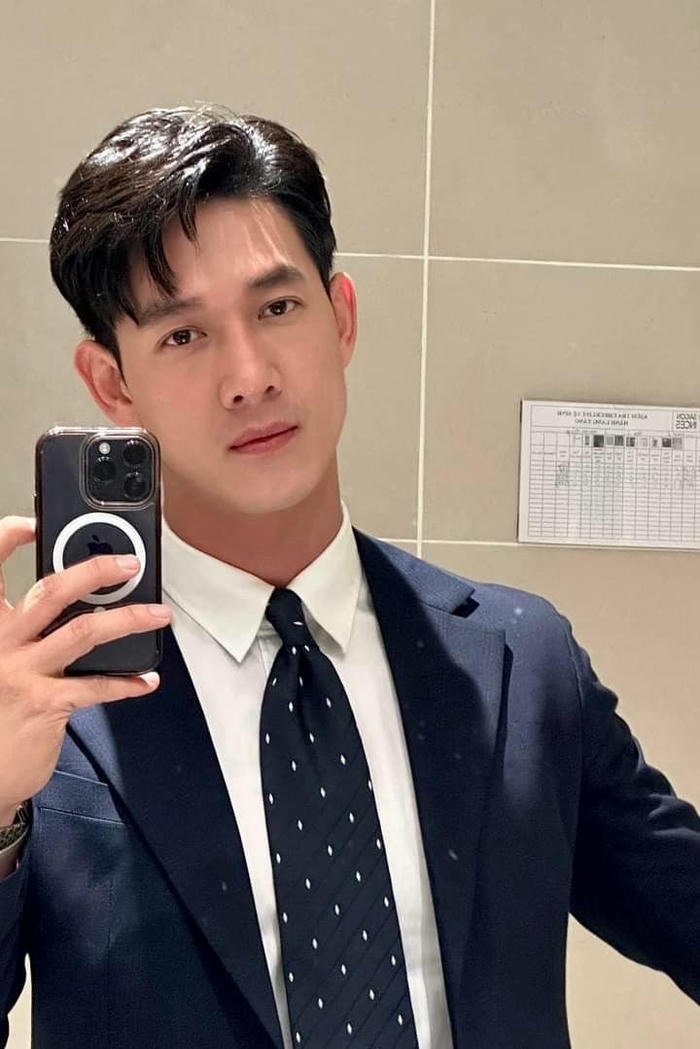 ảnh trai TikTok diện vest lịch lãm