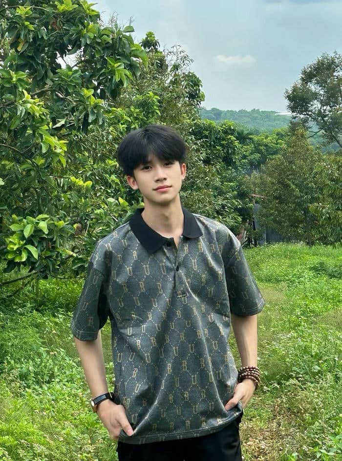 ảnh trai TikTok khoe nụ cười tỏa nắng