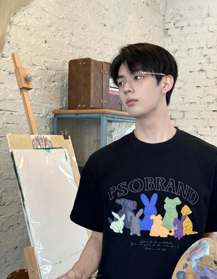 ảnh trai đeo kính ánh mắt sâu