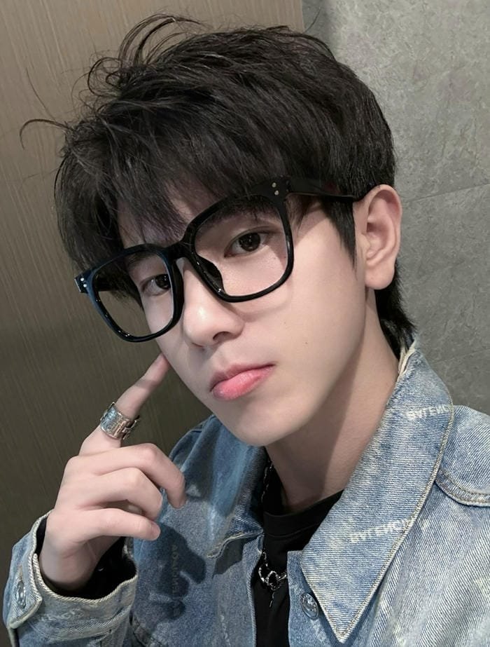 ảnh trai đeo kính cool ngầu