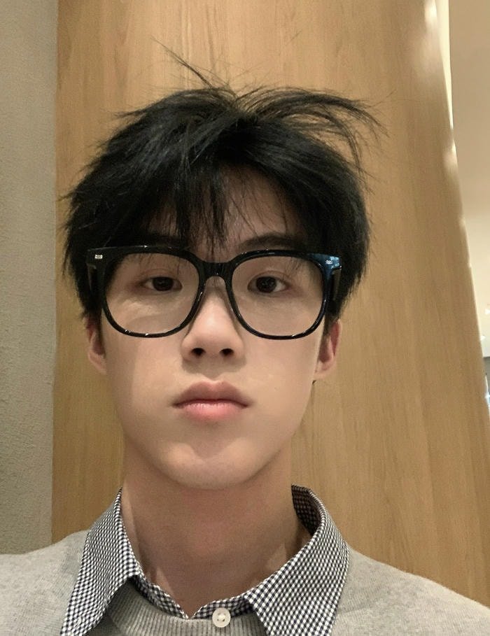 ảnh trai đeo kính nam tính