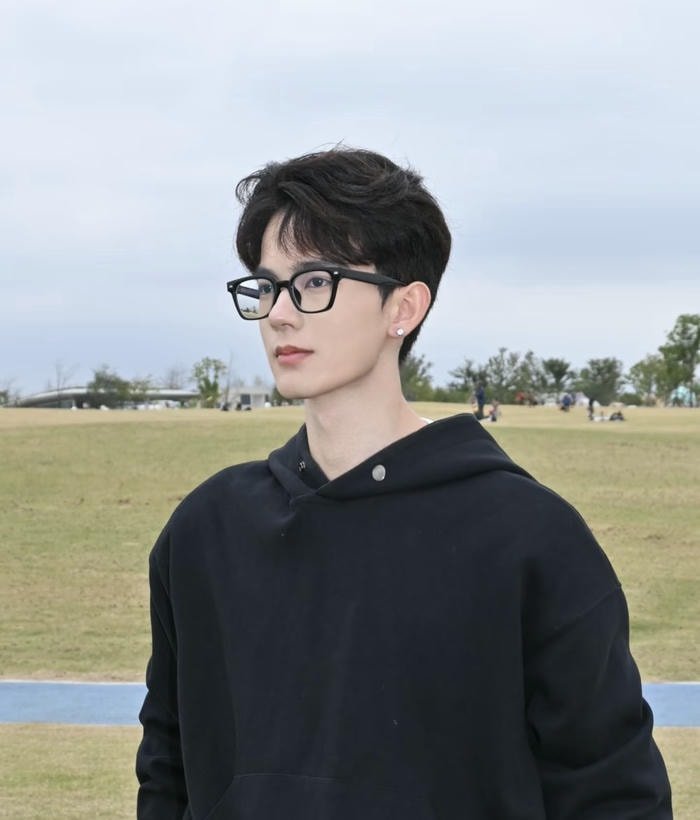 ảnh trai đeo kính thần thái