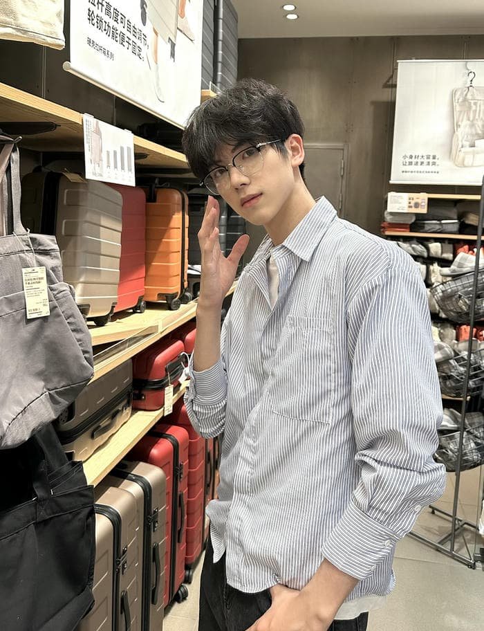 ảnh trai đeo kính thư sinh