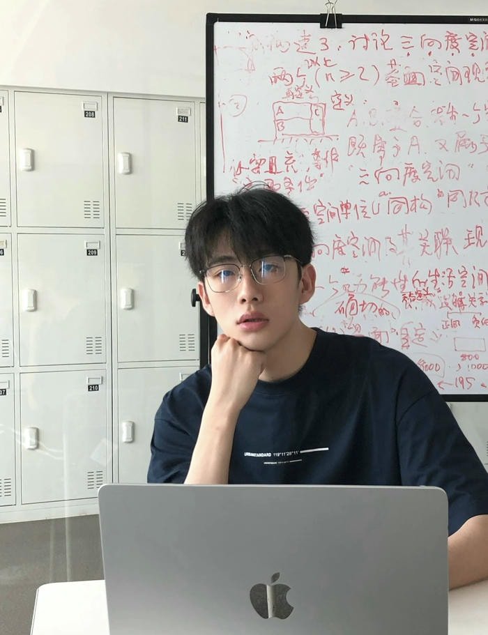 ảnh trai đeo kính tinh tế