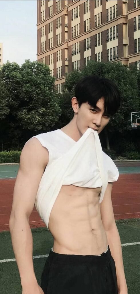 ảnh trai đẹp có body cân đối và khỏe mạnh