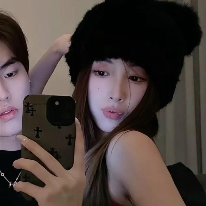 avatar đôi người thật selfie nữ