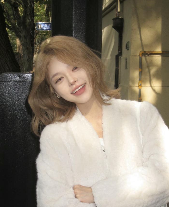 cô gái tóc vàng mang phong cách phương Tây