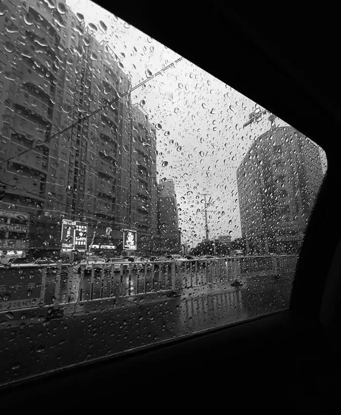 hình ảnh trời mưa hà nội siêu buồn