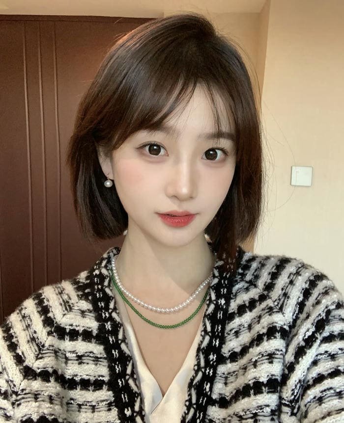 thiếu nữ tóc ngắn mang nét đẹp hiện đại