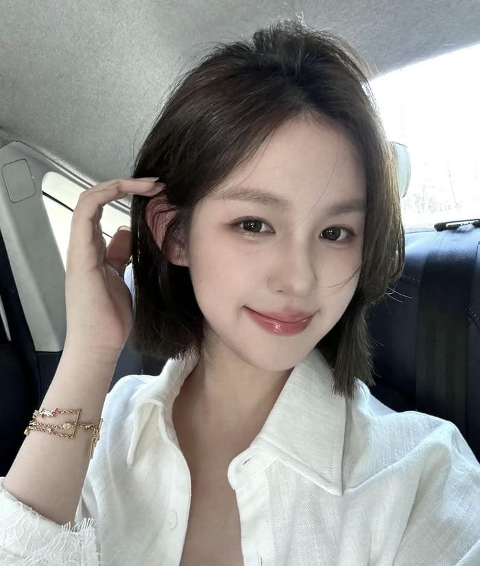 thiếu nữ tóc ngắn mang nét hiện đại và cá tính