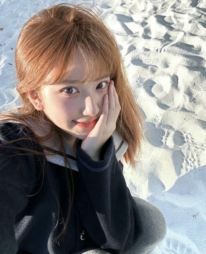 thiếu nữ tóc vàng mang nét đẹp dịu dàng