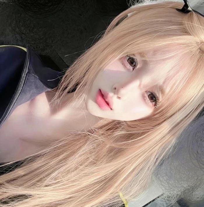 thiếu nữ tóc vàng mang nét đẹp phương Tây