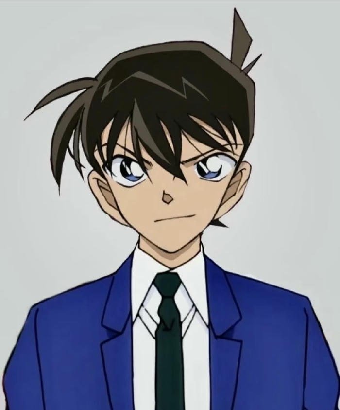 Conan anime cầm kính