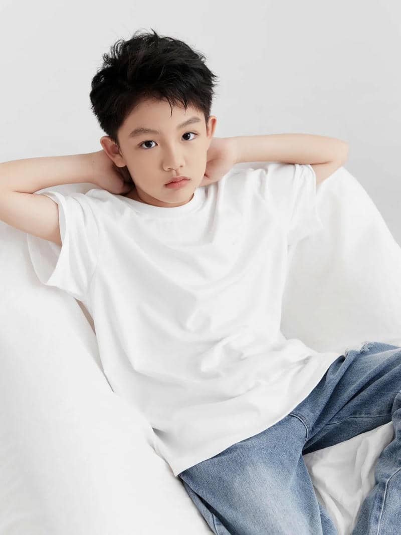 bé trai 10 tuổi dễ thương