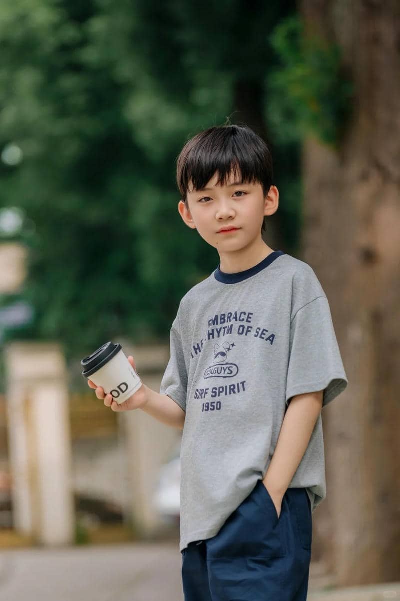 trai đẹp 10 tuổi gây bão mạng