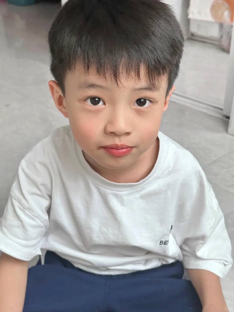 trai đẹp nhí khiến ai cũng mê