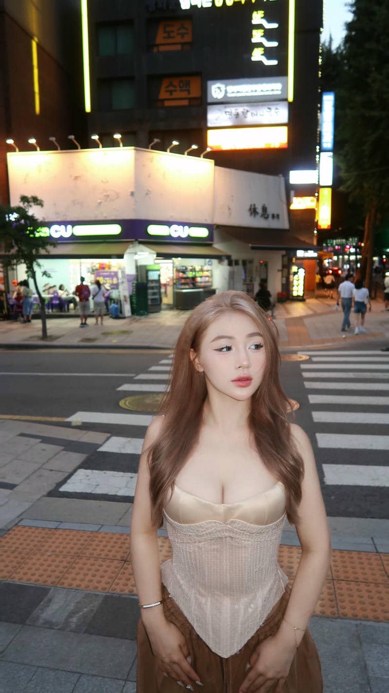 Trần Hà Linh trẻ trung