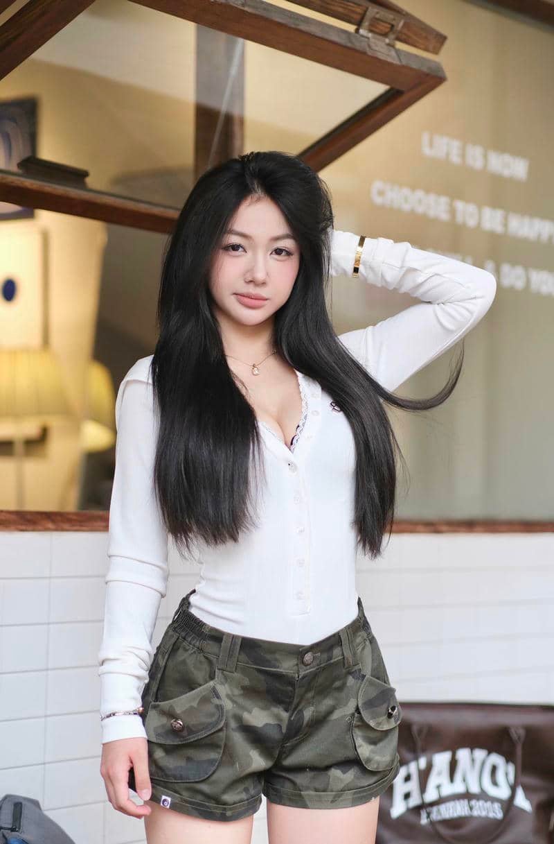 Trần Hà Linh xinh đẹp