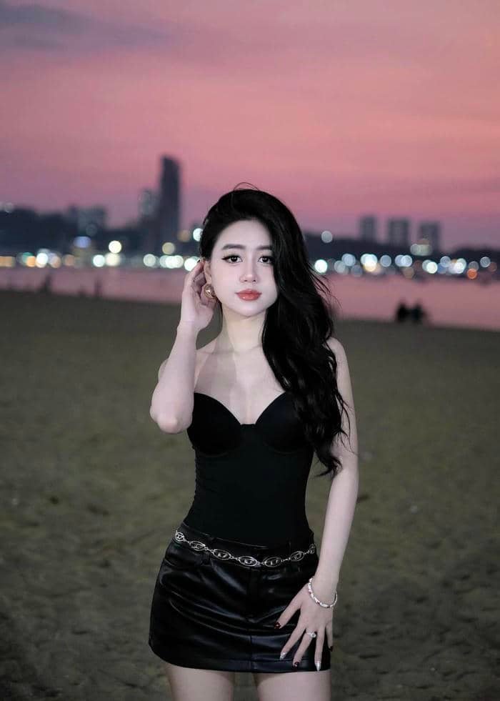 ảnh Lê Kim Loan bikini phong cách nhẹ nhàng