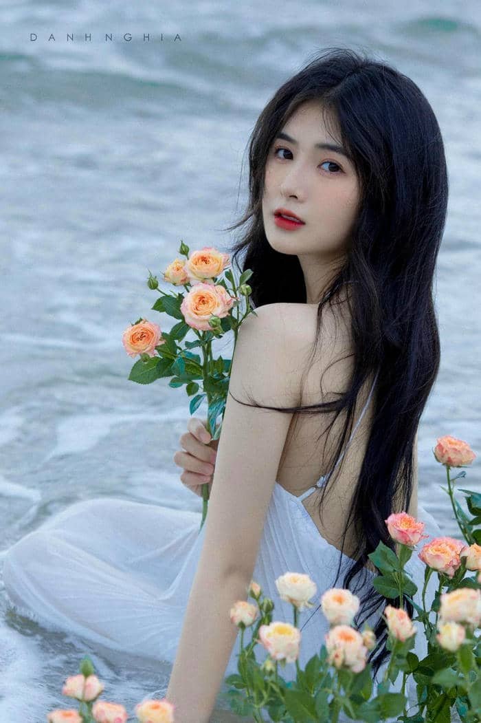 ảnh Quỳnh Alee sexy hở lưng