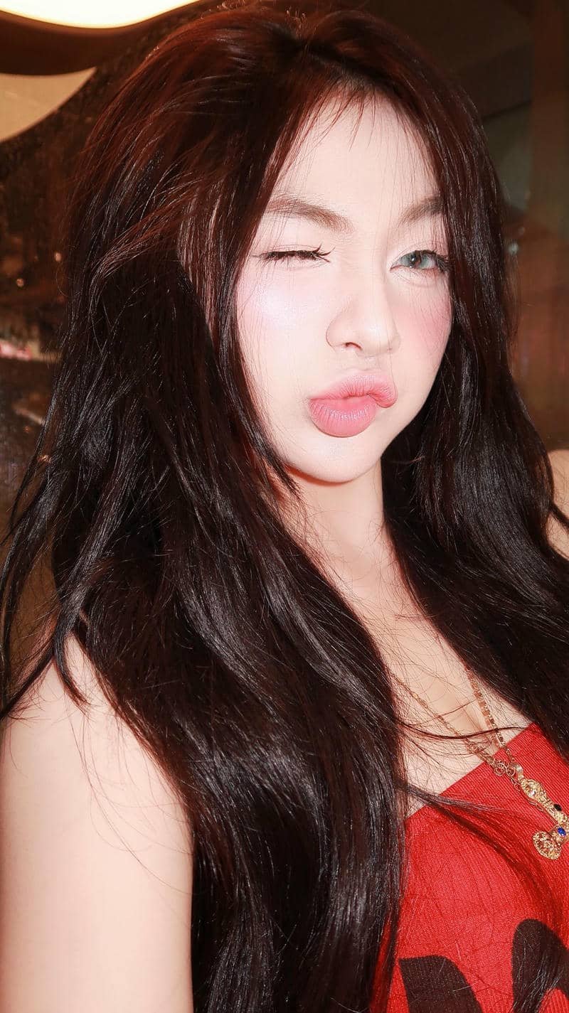 ảnh selfie Trần Hà Linh