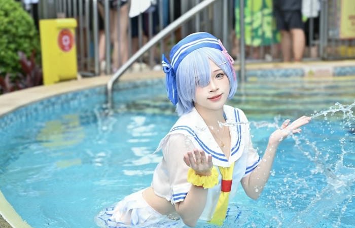 góc nghiêng gái xinh cosplay mặc bikini