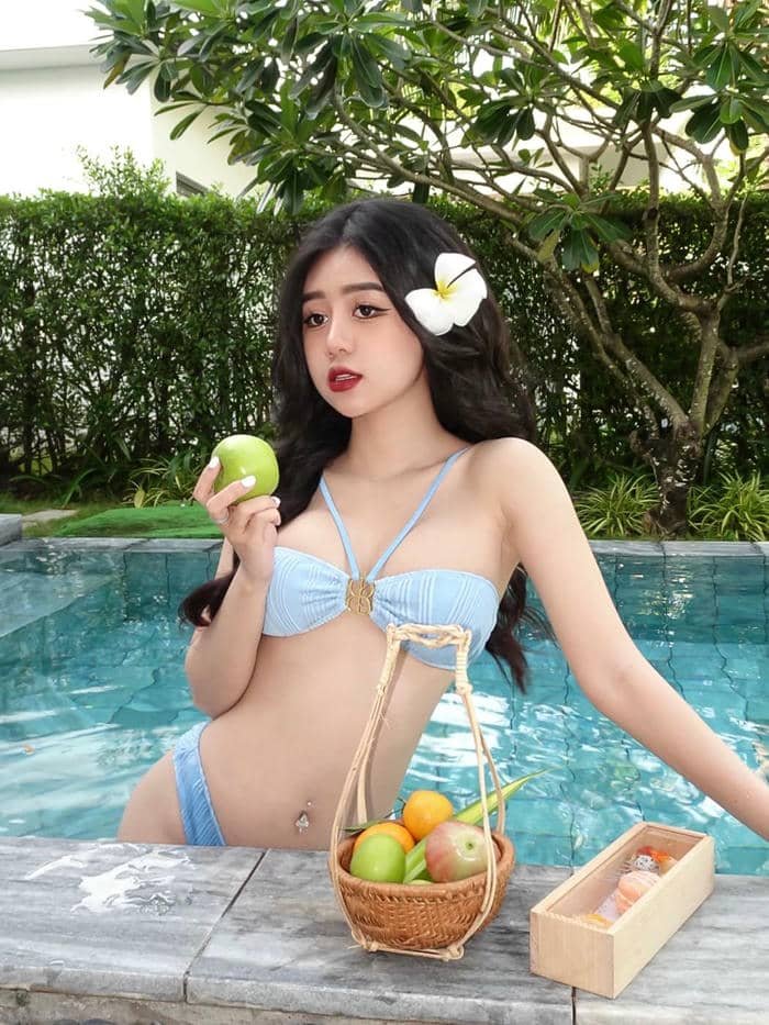 hình Lê Kim Loan mới nhất bikini