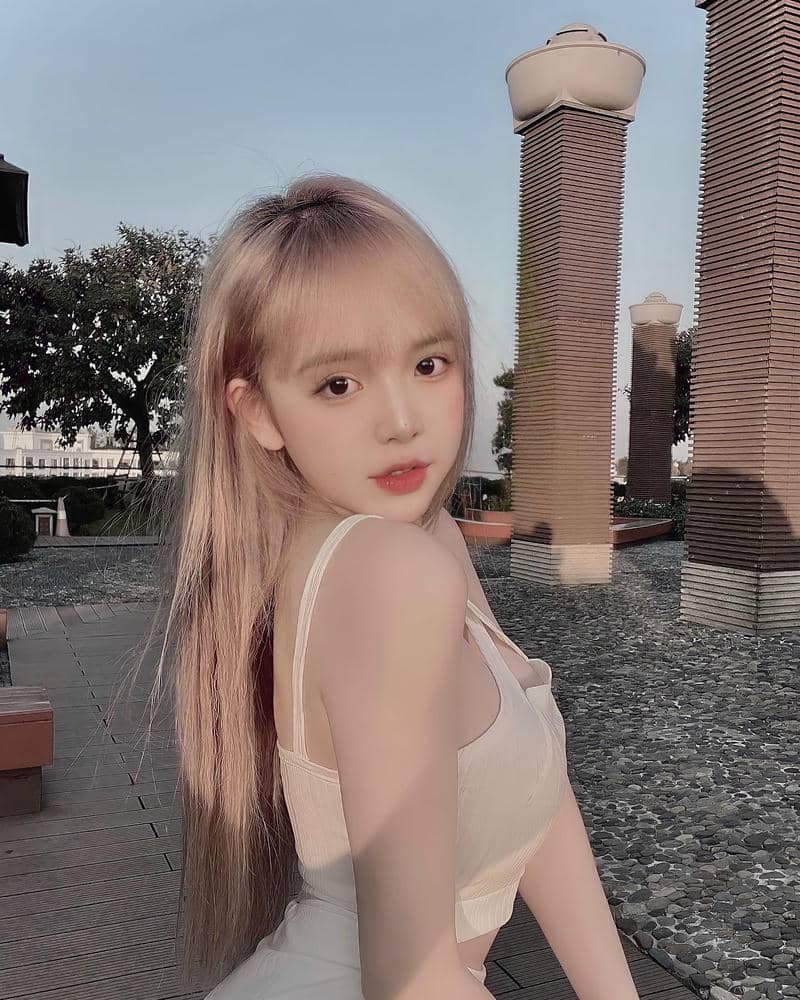 hình Trần Huyền Châu