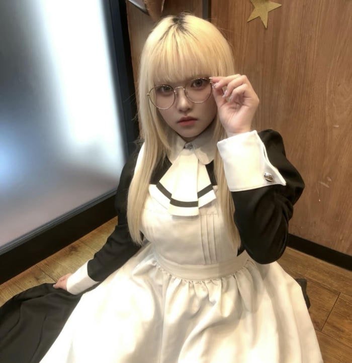 màu dịu cosplay hầu gái