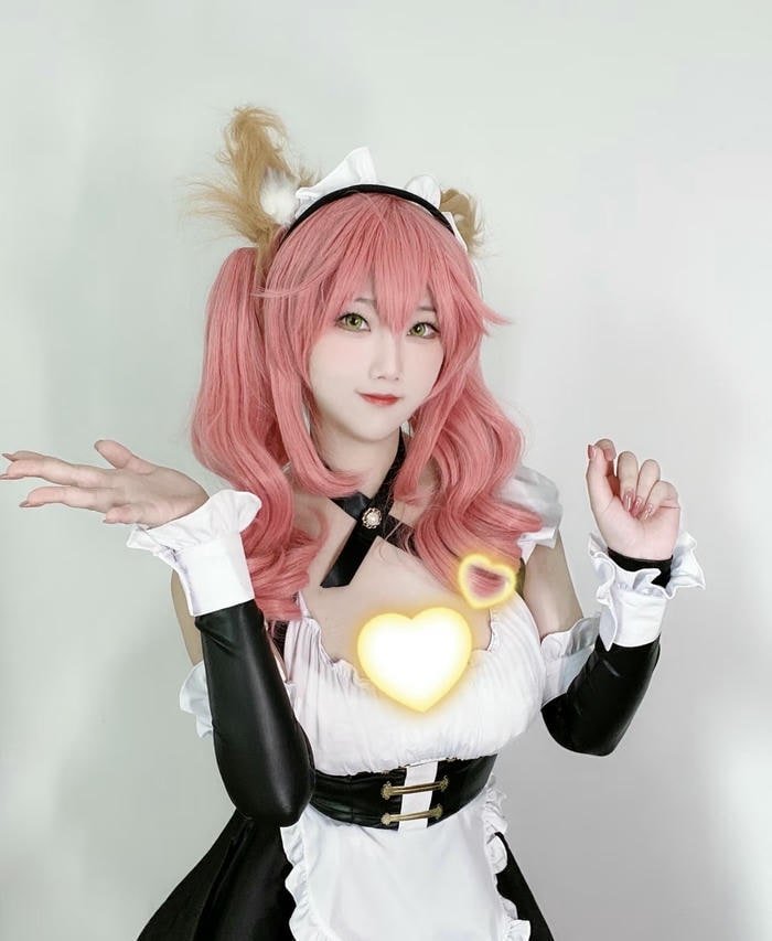 màu sạch cosplay hầu gái