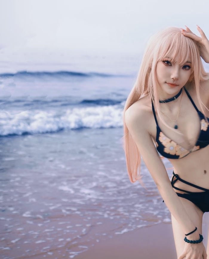 màu tươi gái xinh cosplay mặc bikini