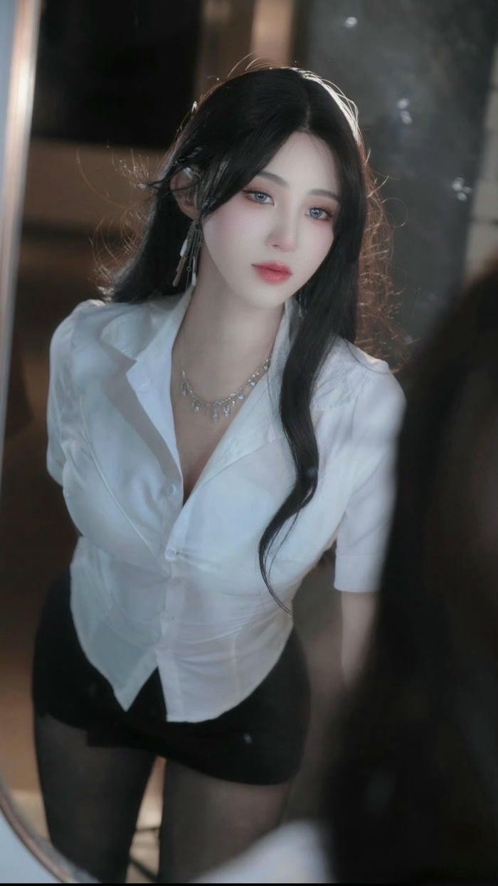 nét chuẩn cosplay thư ký