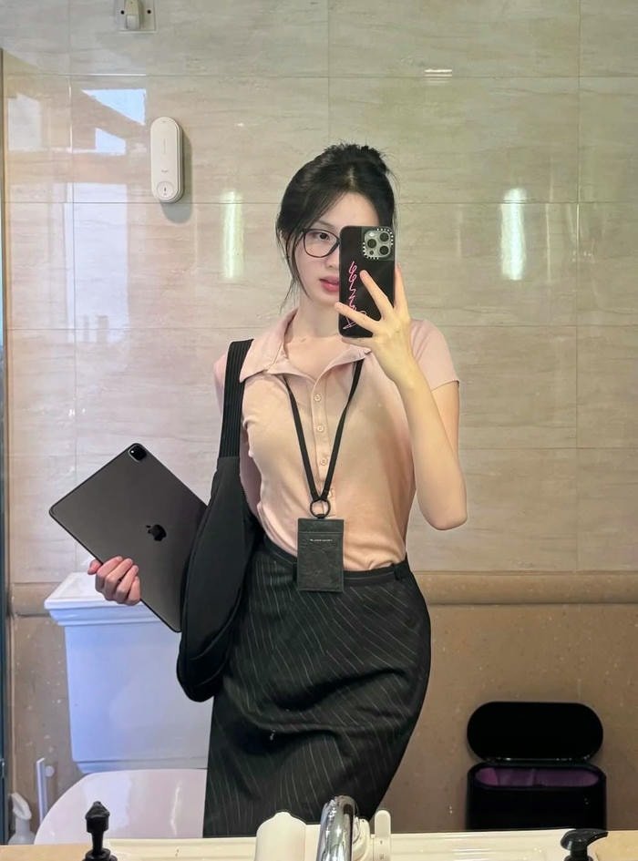 nét sắc cosplay thư ký