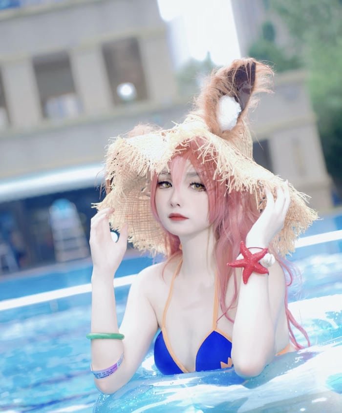 ngoại cảnh gái xinh cosplay mặc bikini