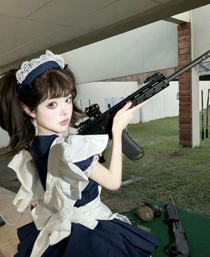 phối màu cosplay hầu gái