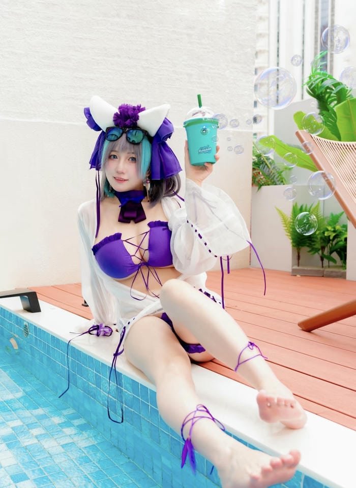 pose dáng gái xinh cosplay mặc bikini
