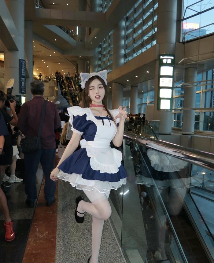 tinh tế cosplay hầu gái