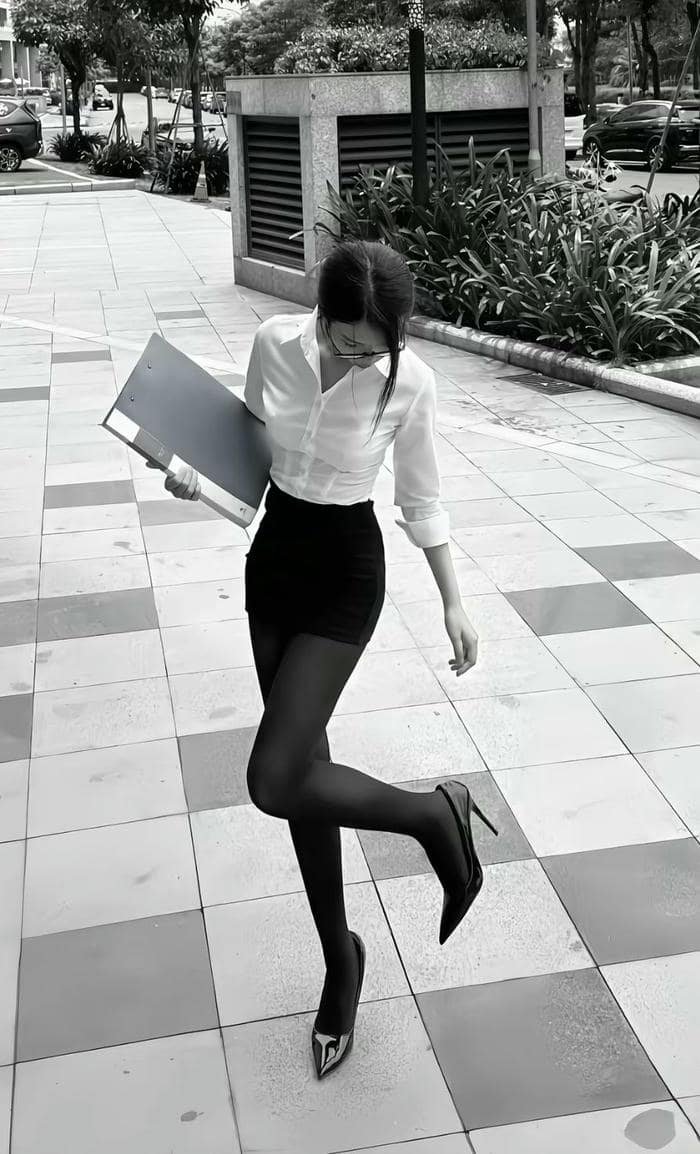 tone mịn cosplay thư ký