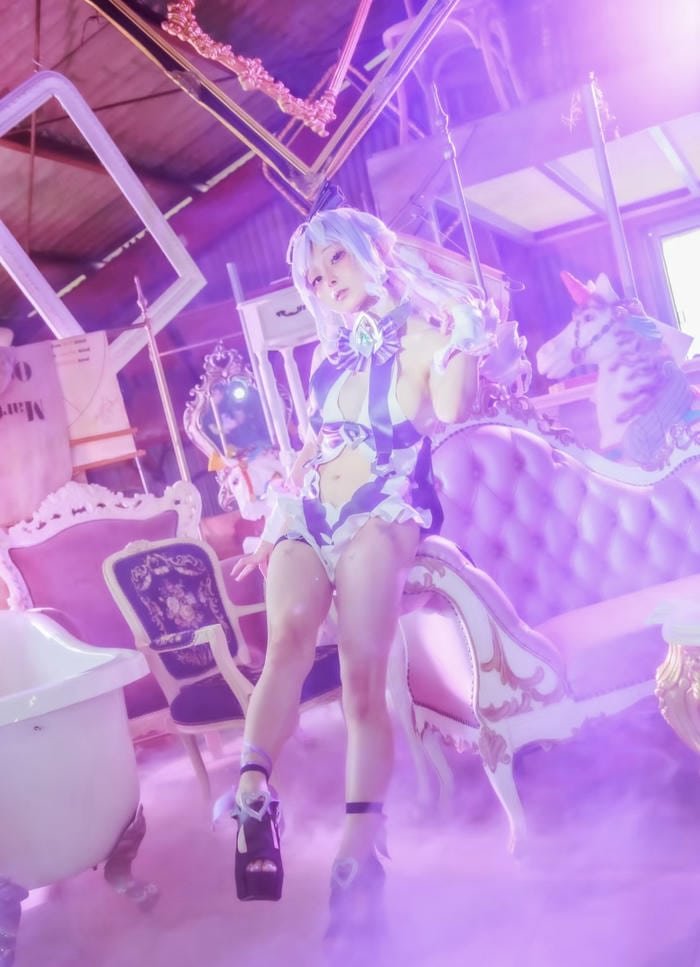 vibe nóng gái xinh cosplay mặc bikini